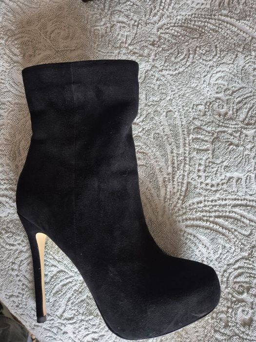 Продам ботильоны Цена 10000