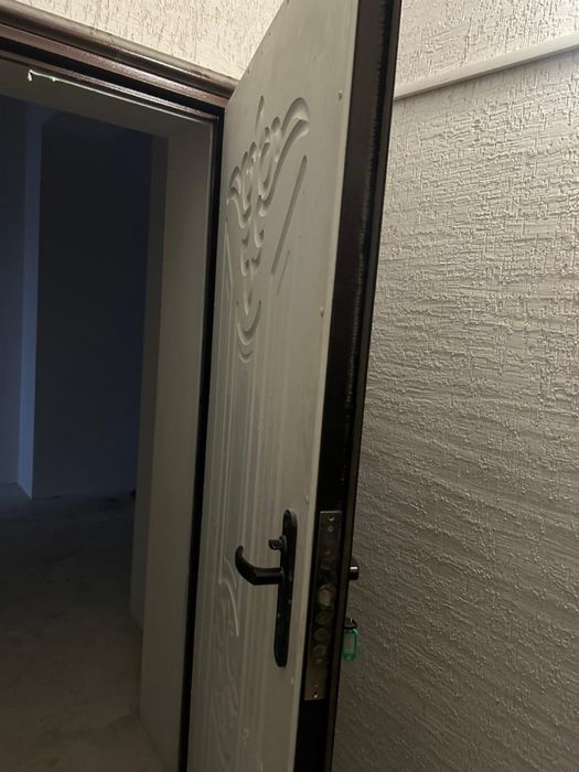 Продам металлическую дверь