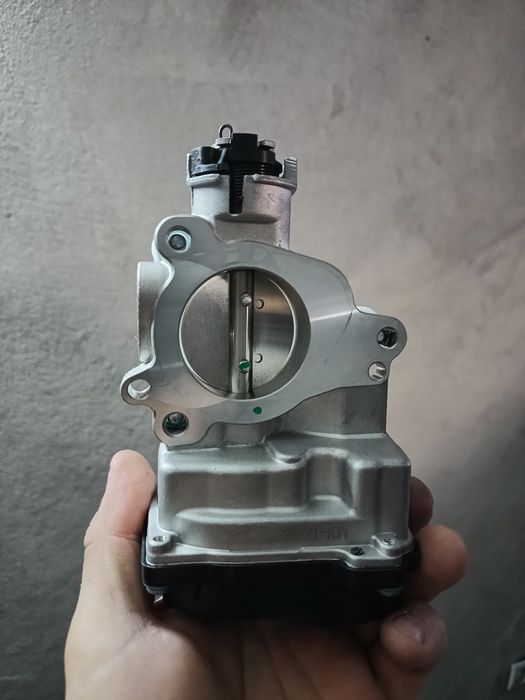 Електронна дроселова клапа