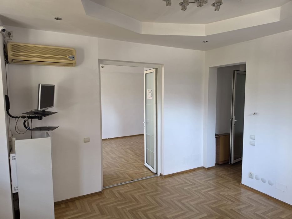 Apartament spațios, luminos, compus din 4 camere, situat in vila, et. 2, 110 mp, supraveghere video