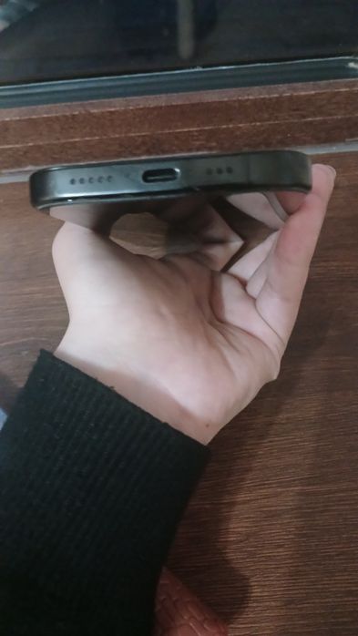 Iphone 16 pro  black titanium