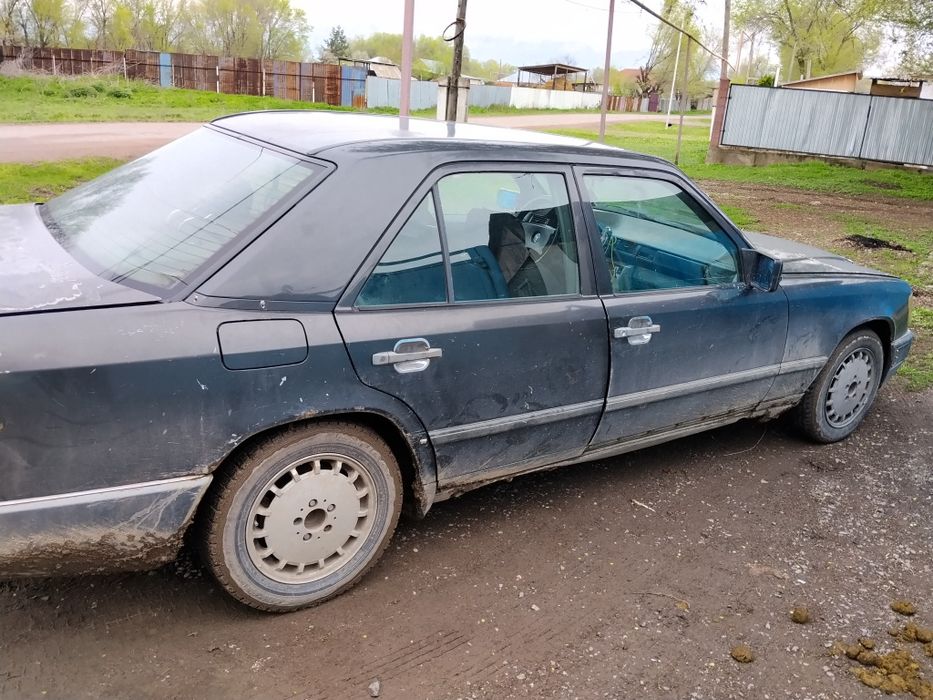 Мерс 124 бенз ,,,