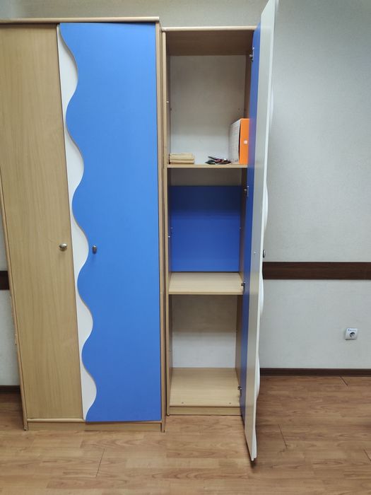 Продам шкаф для детской комната 50000