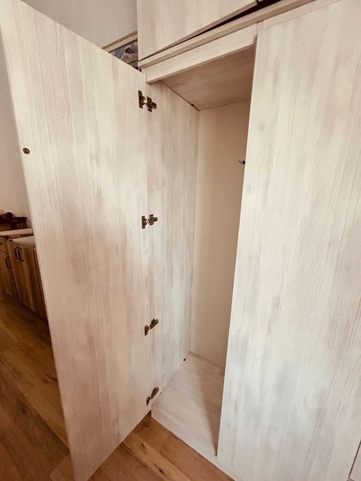 Продаю большой белый шкаф