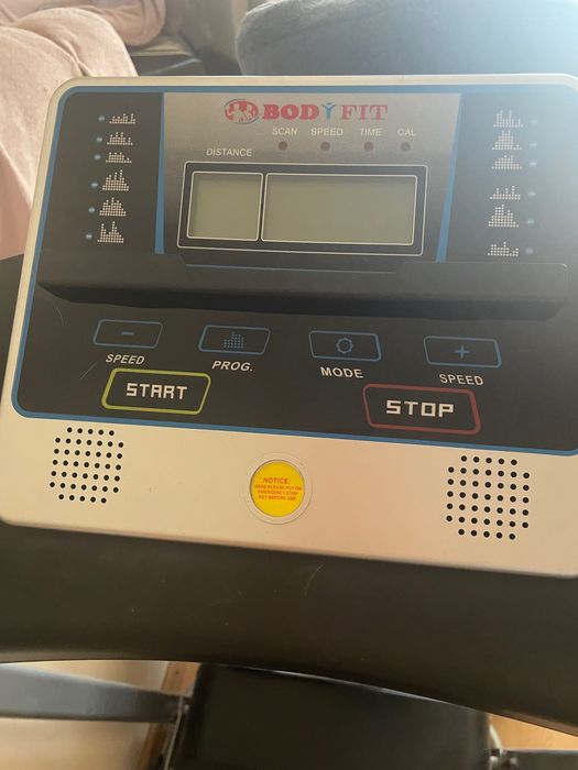 Banda de alergare electrica BodyFit F3000 aproape noua
