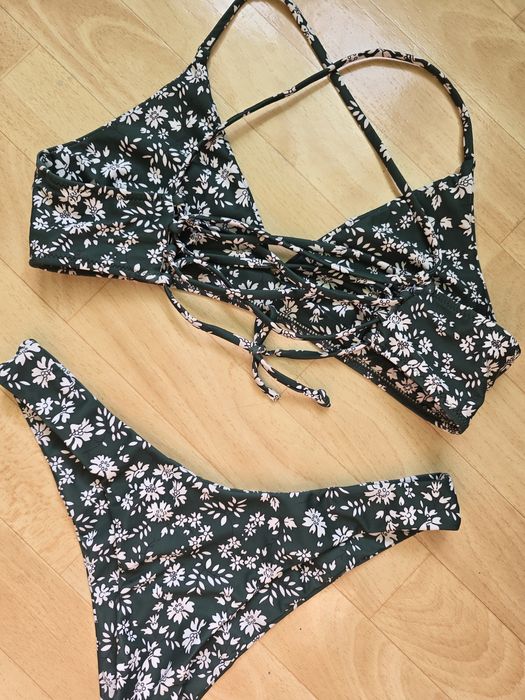 Тъмно зелен бански от две части