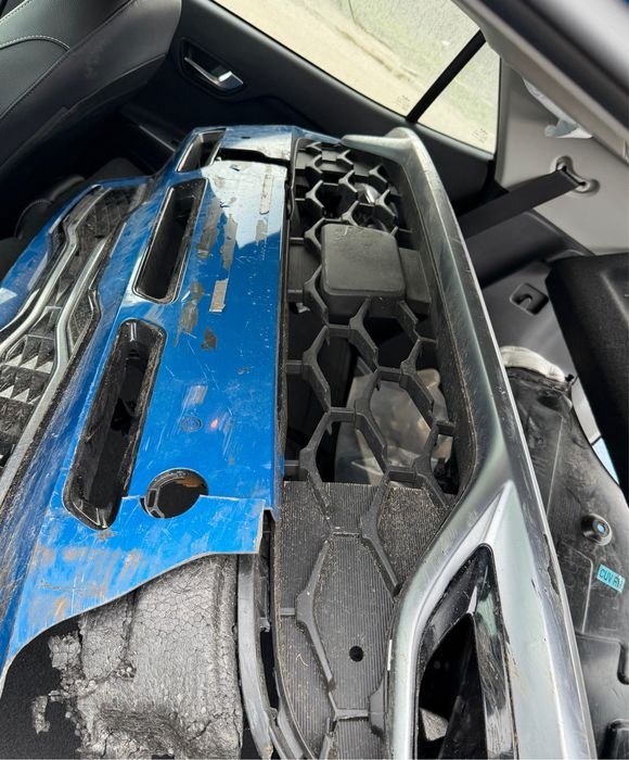 На части Kia Stonic 1.0t gdi 48v gt-Line hybrid 2025год