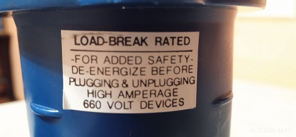 Продаётся 4контакная 3фазовая розетка и вилка на 660волть