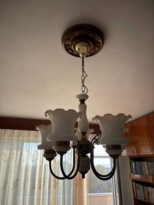 Осветително тяло - полилей с 5 тела и декорация с дърворезба