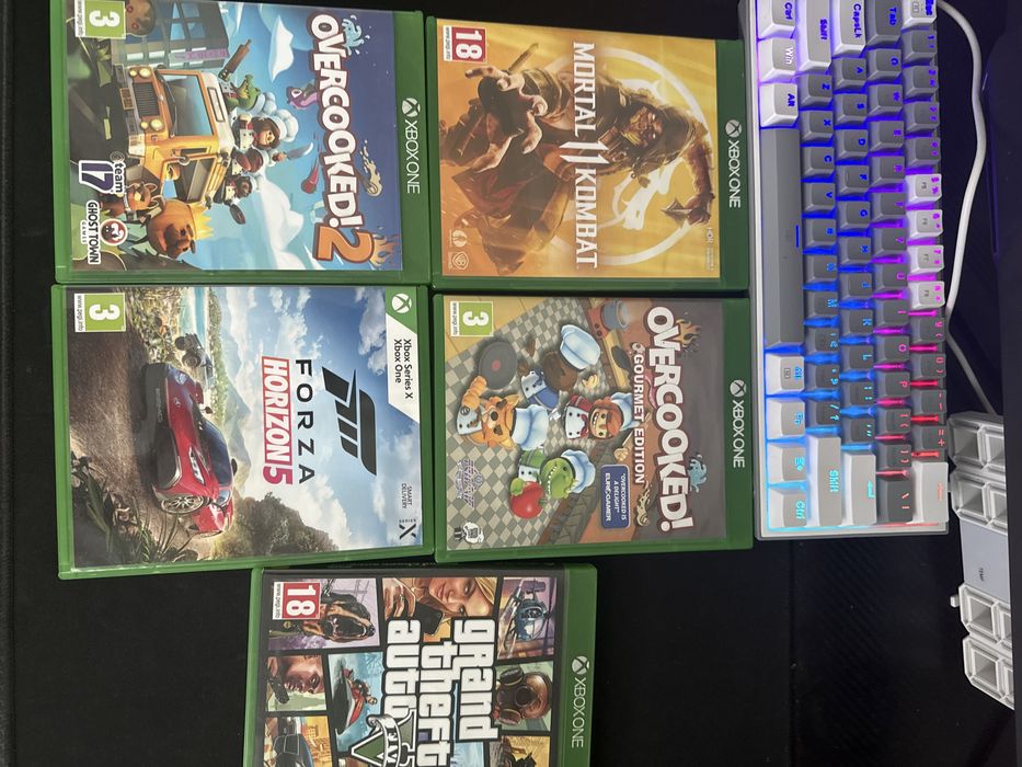 Vand 5 jocuri Xbox One