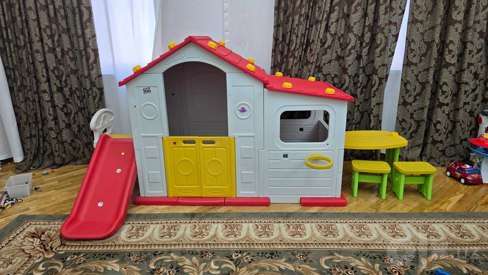 Игровой домик с горкой