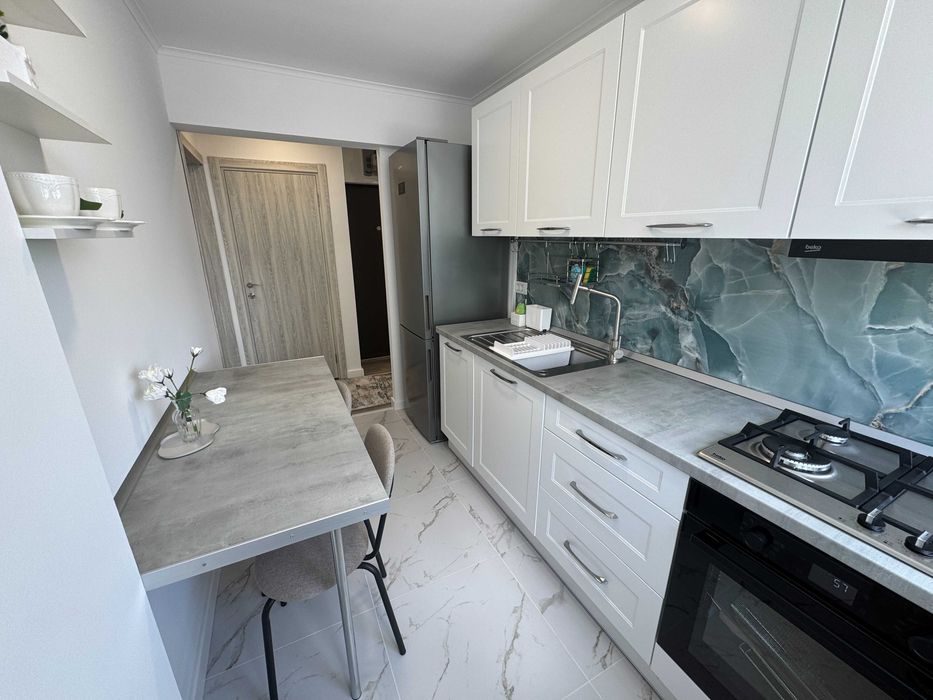 3 camere renovat integral, prima închiriere, metrou Tineretului, 2 balcoane