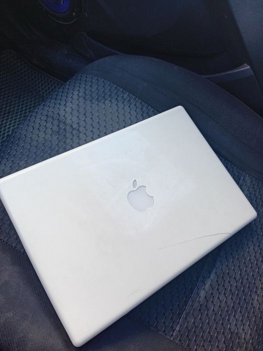 Macbook ноутбук.