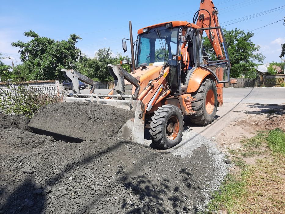 Buldoexcavator de inchiriat excavatoor cu picon