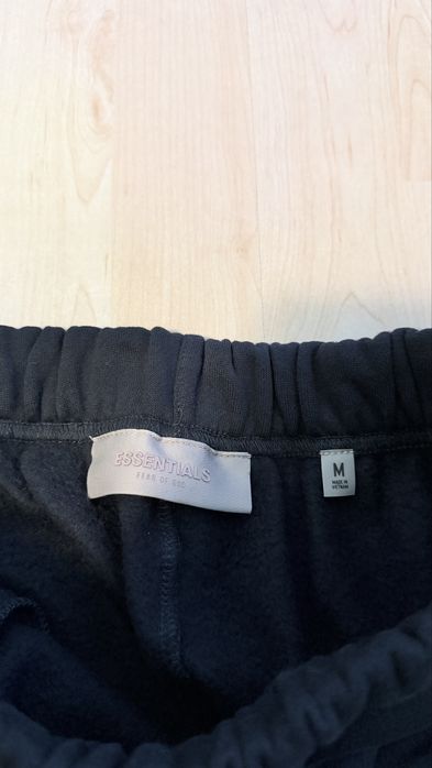 Pantaloni essentials