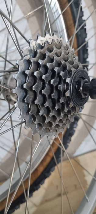 Set roti MTB 26"
Jante aluminiu ARAYA cu uzura minima,
Spite aliaj, 
Caseta pinioane 8 viteze,
Butuci Shimano,
Cauciucuri IRC METRO 26x1,5 in stare f