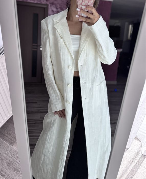 Pardesiu lung din in Zara model colectia actuala