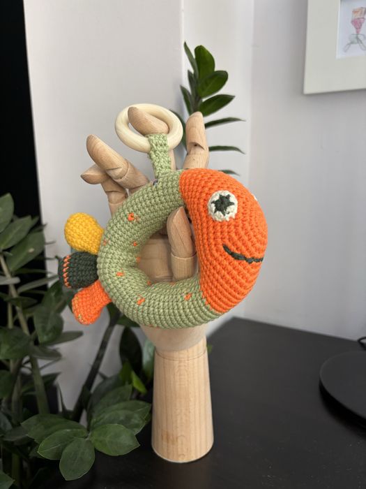 Плетени играчки дрънкалки