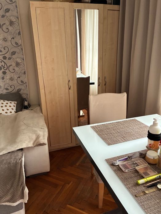 Продавам ъглов диван-спалня и двукрилен гардероб в добро състояние