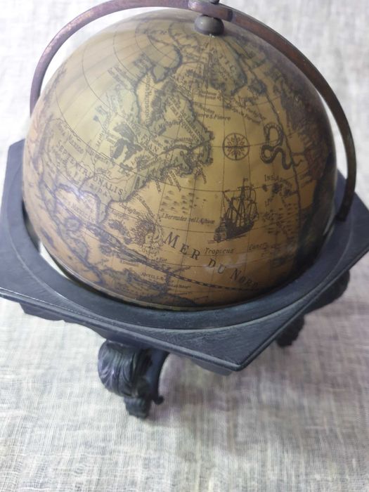 Писалищен аксесор - глобус