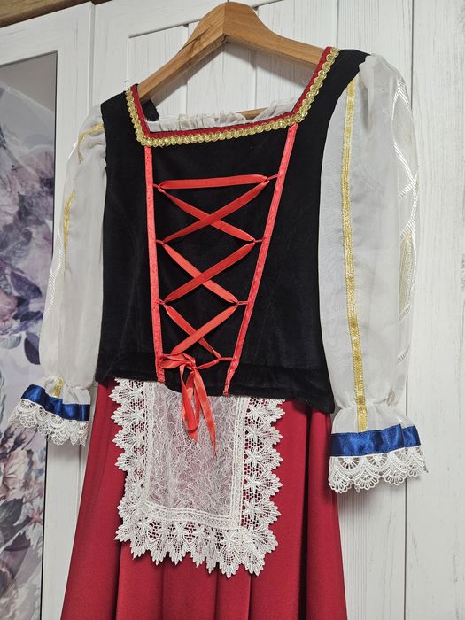 Унгарска рокля за характерни танци