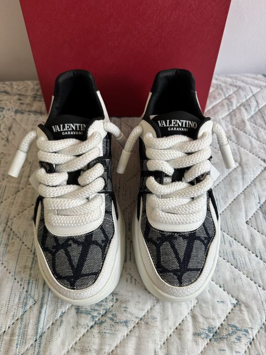 Обувки Valentino