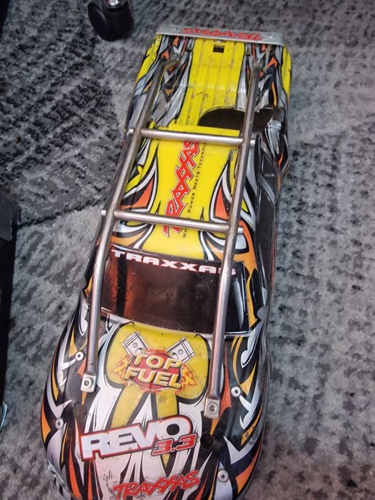 De vanzare automodel nitro traxxas revo 3.3