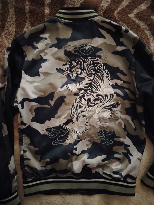 Zara man суичър със тигър