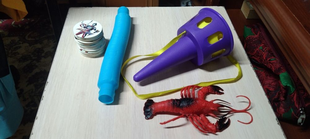 Продам игрушки и фишки