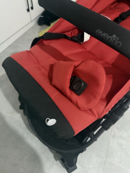 Коляска в красном цвете