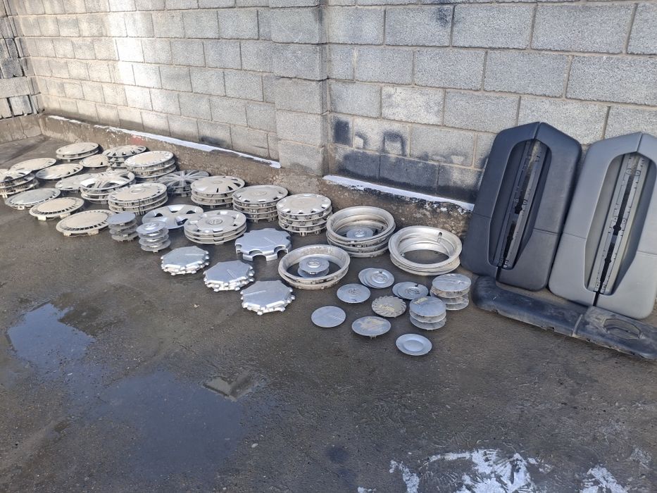 Продам колпаки разные.