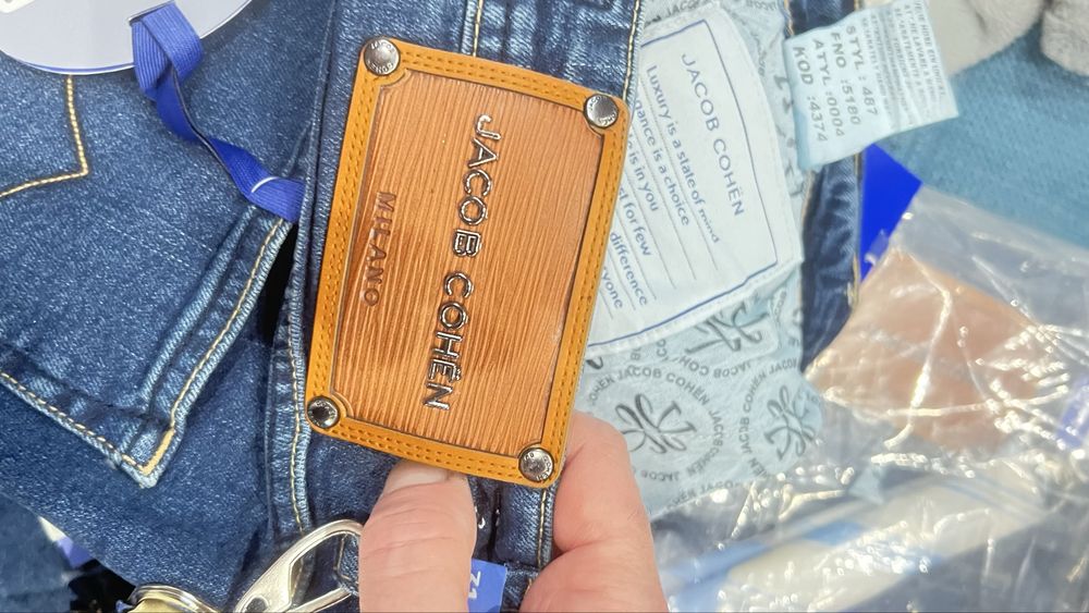 Дънки JACOB COHEN ! Чисто нов модел.Страхотен цвят.Налична серия 31-40