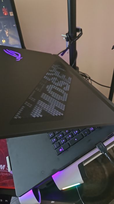 Ноутбук Asus ROG strix g18