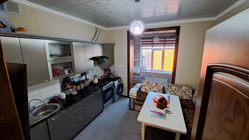 Universitet  Jaqta 3 xanali kvartira satiladi