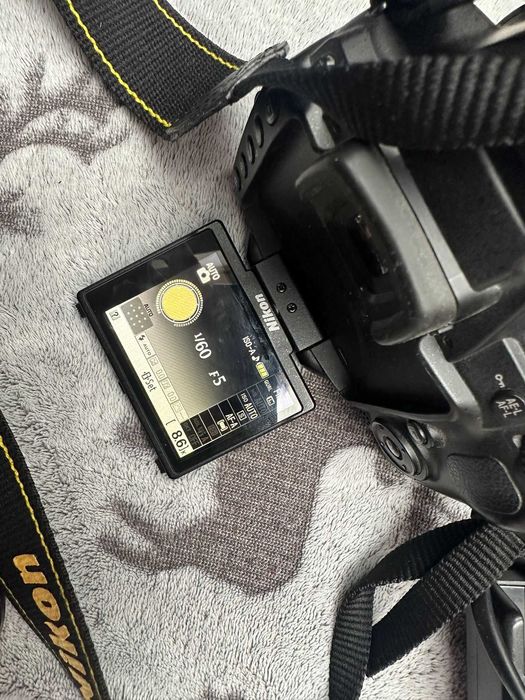 Aparat foto Nikon D5000 Obiectiv 18-55MM VR Cu baterie si incarcator