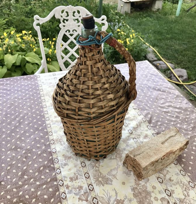 Старинна плетена дамаджана 5л.