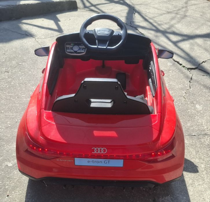 Акумулаторна 12V AUDI RS ETRON GT с кожена седалка и родителски контро