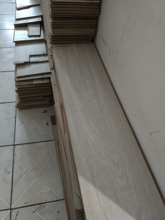 Продам ламинат б/у