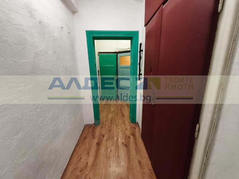 Отдава се дългосрочно офис на пл. Славейков!