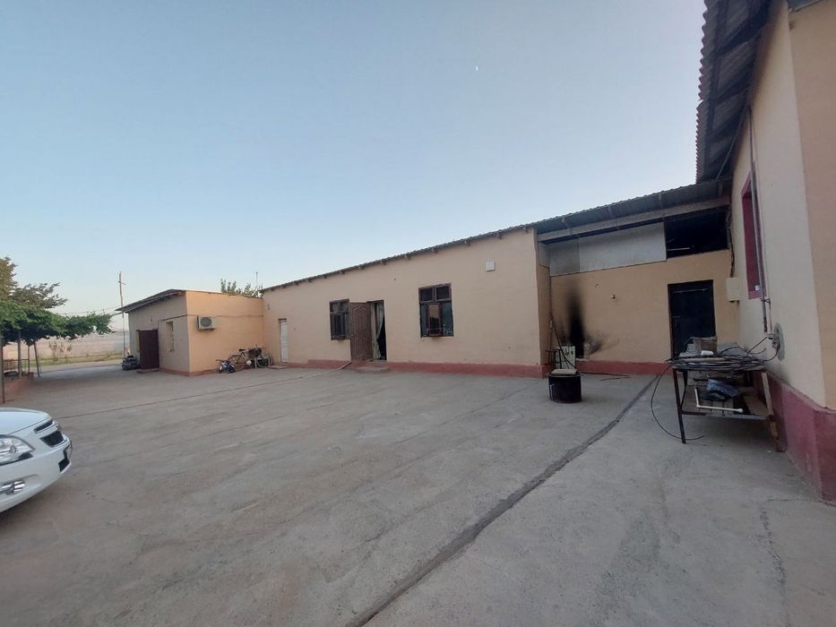 Ферма сотилади 10 хона уйи 3 гектар боги бор