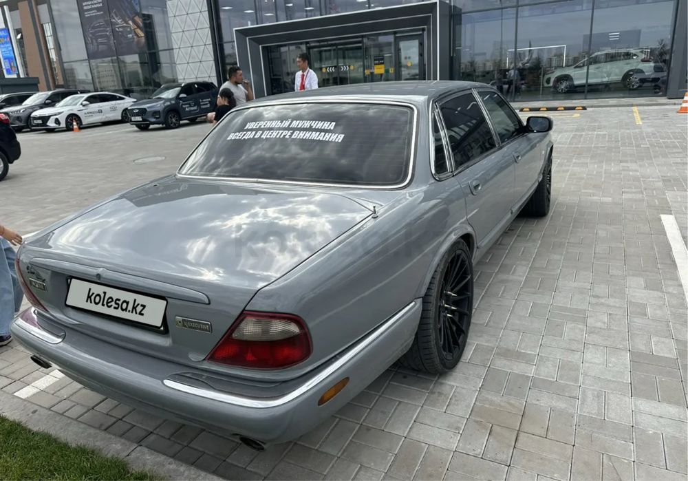 Продам машину Jaguar XJ
