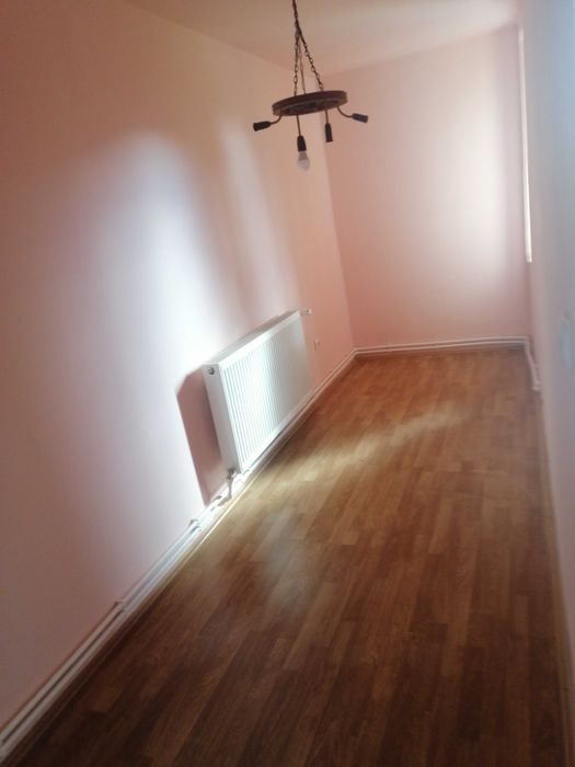 Inchiriez apartament Viseu de Sus 2 camere ultracentral la pret mic