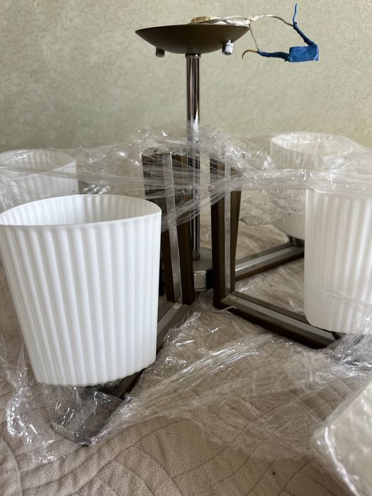 Продам люстру и бра