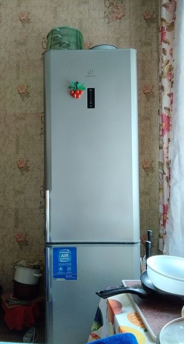 Холодильник INDESIT в хорошем состоянии