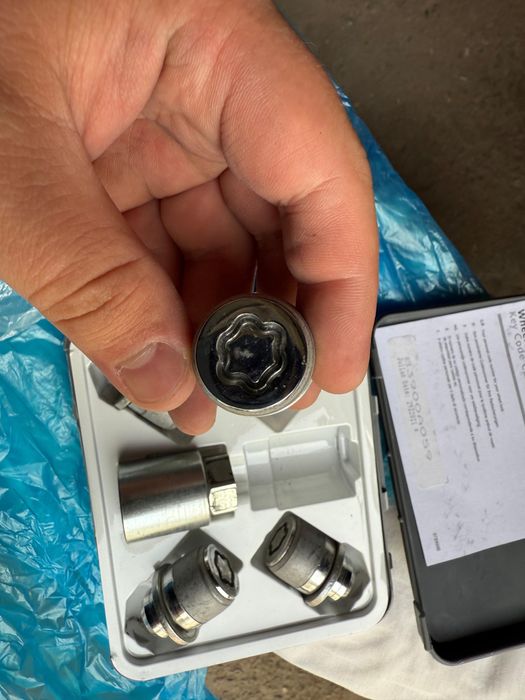 Секретики на Камри 75