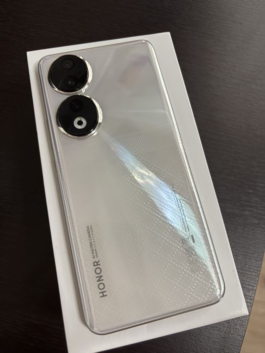 Honor 90, 12GB/512GB Diamond Silver folosit