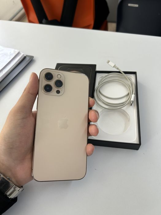 Айфон 12 pro max[в идеальном состоянии]