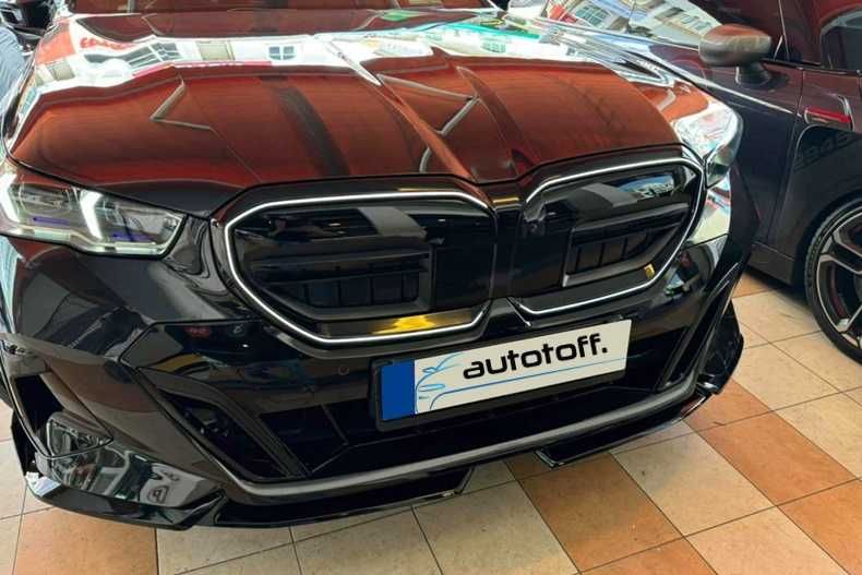 Grila iluminata compatibila cu BMW Seria 5 G60 G61 (2024+) Negru lucios cu LED