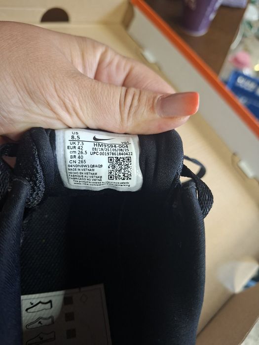 Маратoнки nike.    .