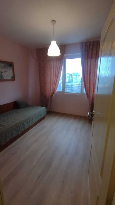 Двустаен апартамент в Люлин 5